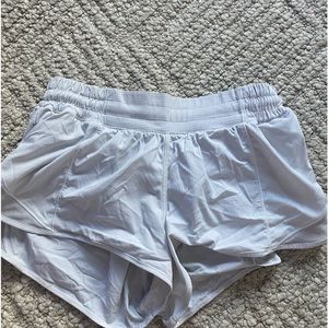 white lululemon hotty hot shorts 2.5 size 4